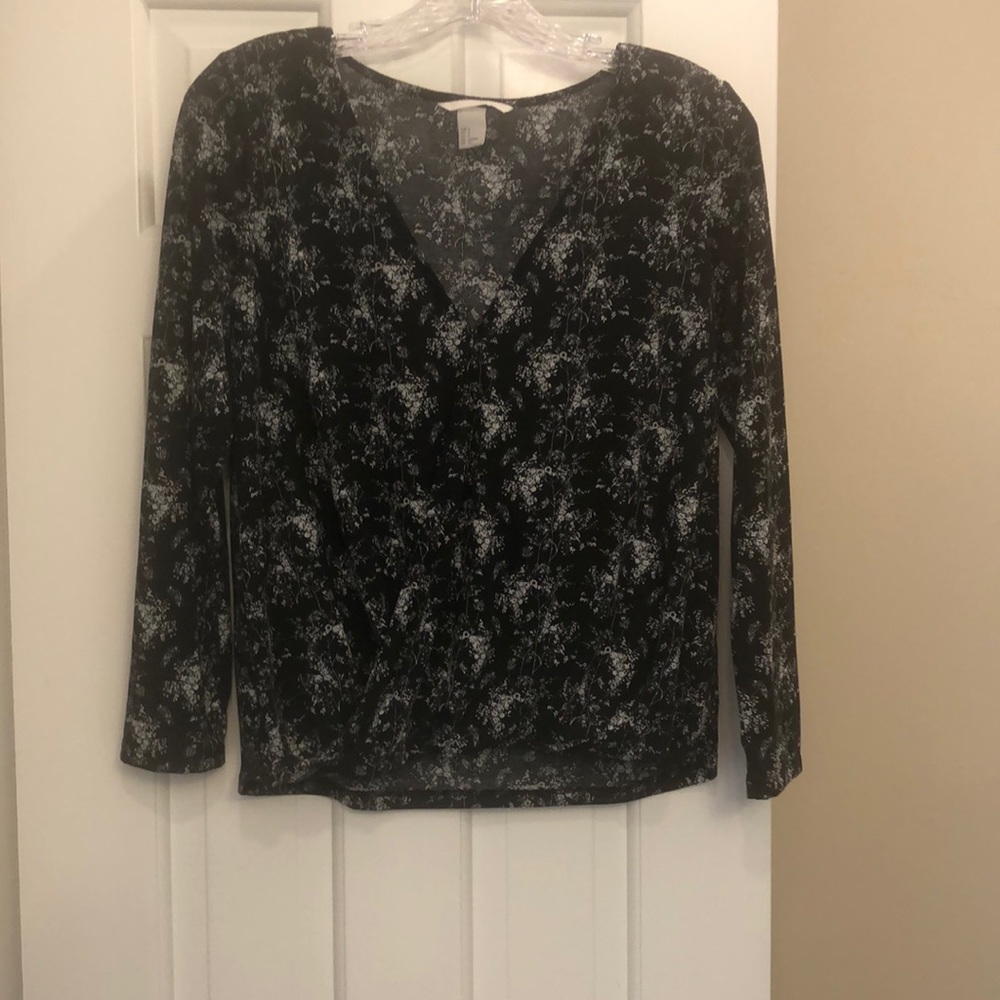 H&M black and white floral long sleeve blouse.